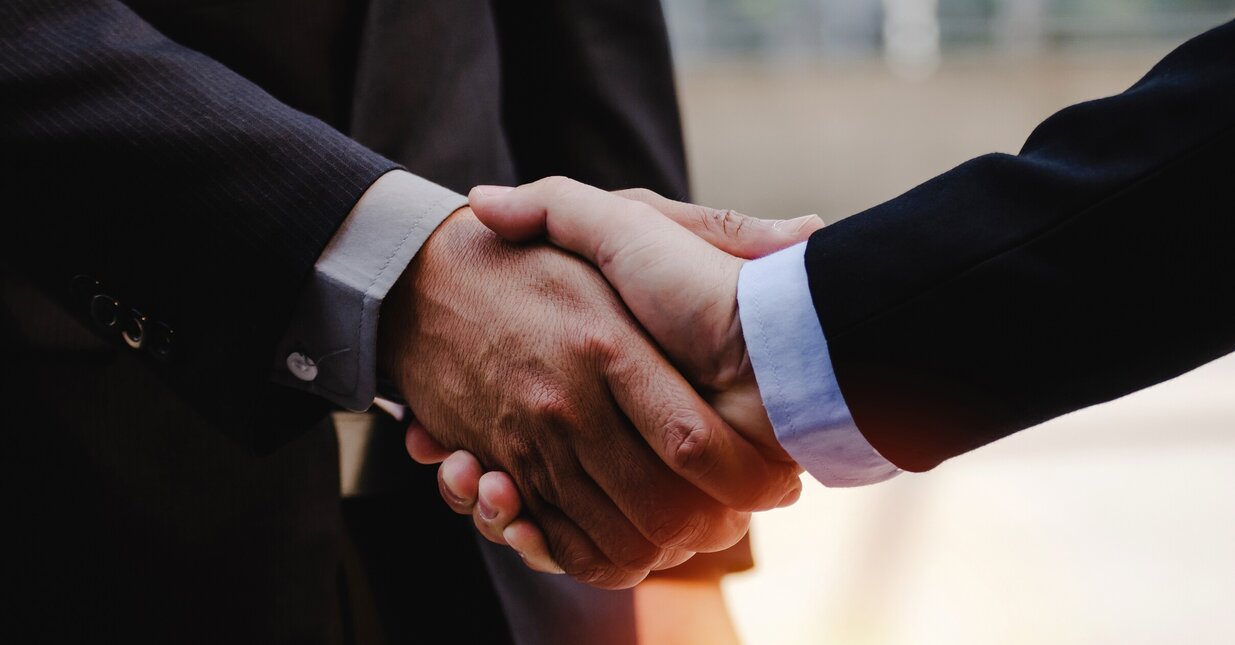 Aperto de M&atilde;o (3)