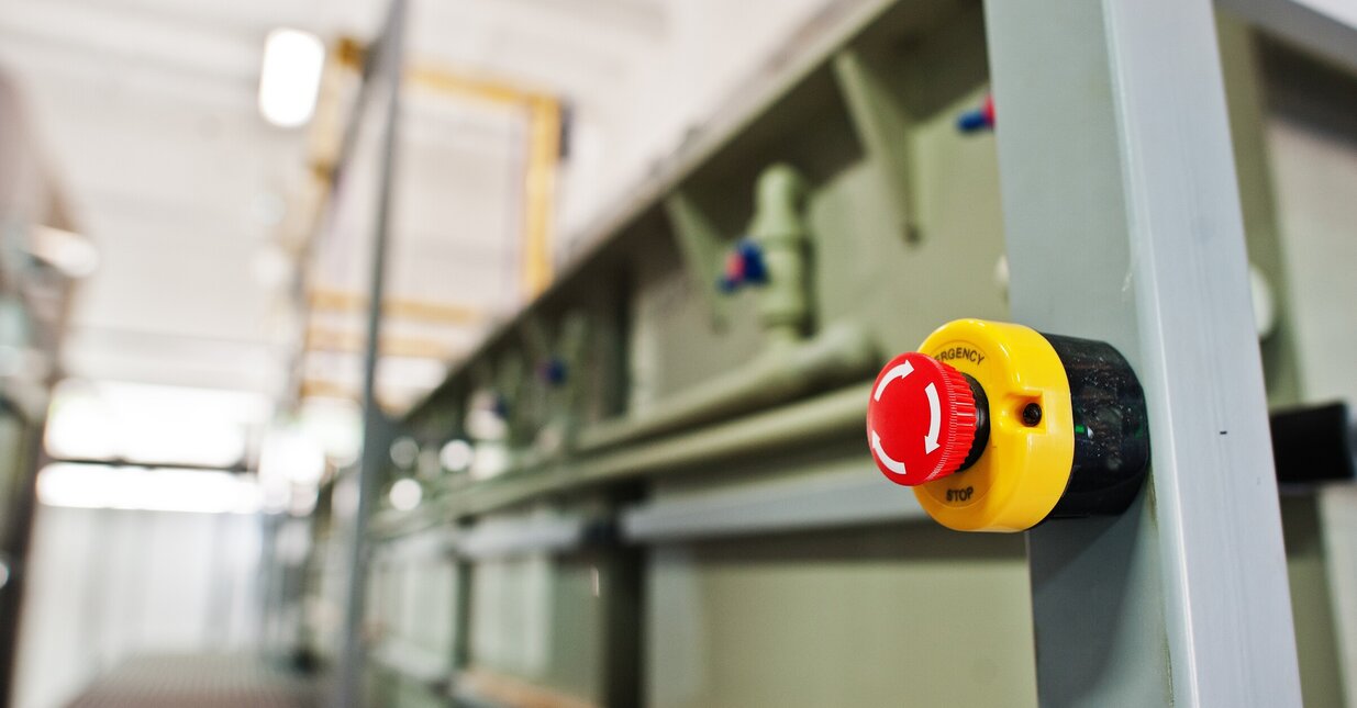 Bot&atilde;o de emerg&ecirc;ncia numa m&aacute;quina