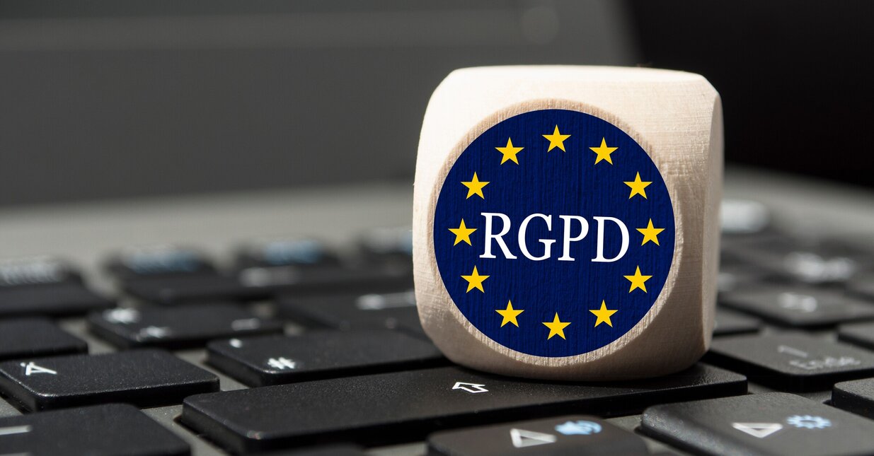 Imagem com a sigla RGPD